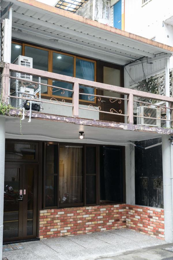 羅東夜市 小宅一生民宿 Night Market Small House Lifetime Hotel Luodong Exterior foto