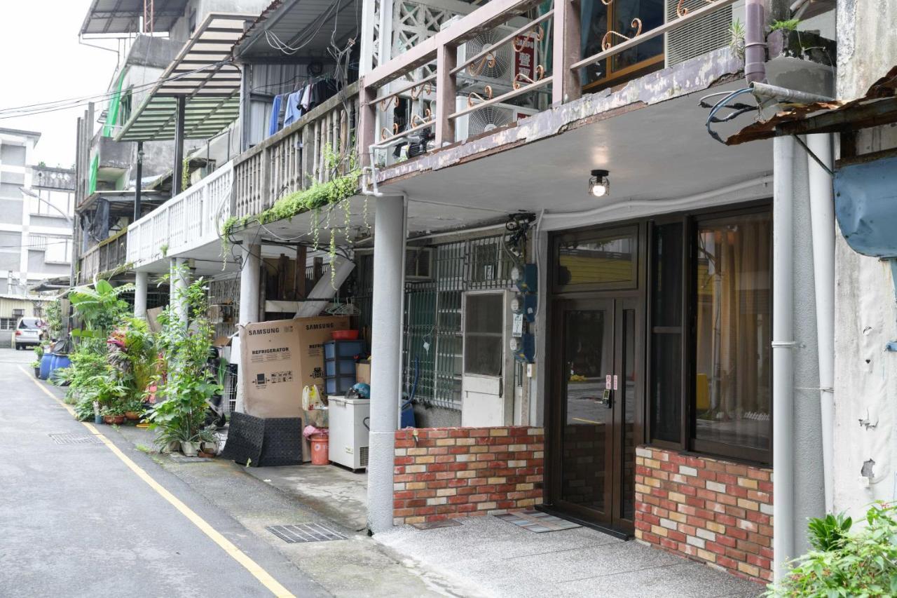 羅東夜市 小宅一生民宿 Night Market Small House Lifetime Hotel Luodong Exterior foto