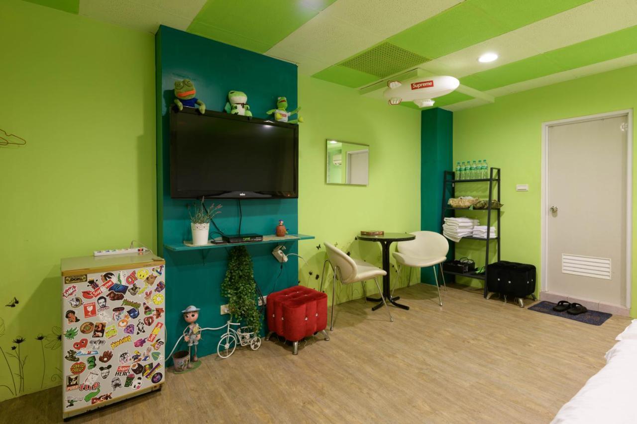 羅東夜市 小宅一生民宿 Night Market Small House Lifetime Hotel Luodong Exterior foto